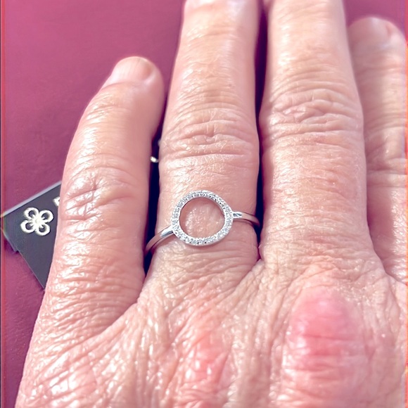 Primrose sterling silver cz ring new - Picture 4 of 7